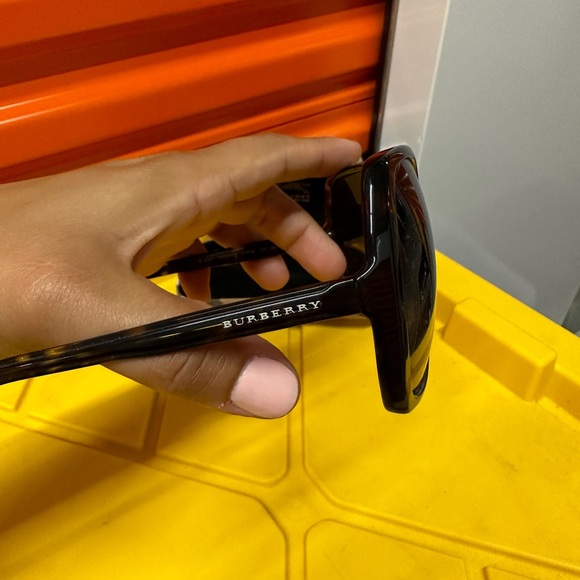 Burberry sunglasses - Picture 4 of 7